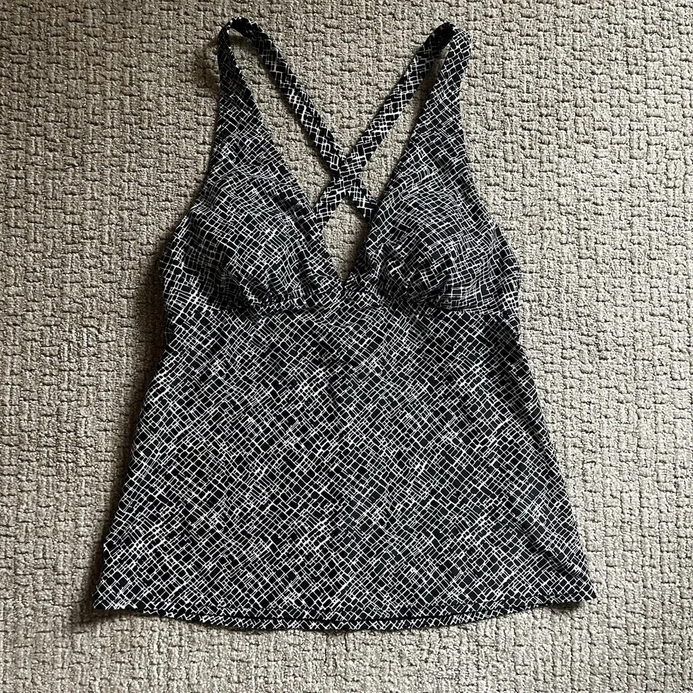 Jaclyn Smith Women's Black And White Size 12 Tankini Swim Top‎ Padded Bra Area